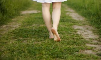 I benefici del camminare a piedi nudi sulla propriocezione